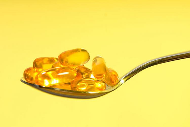 Spoon with omega-3 softgels